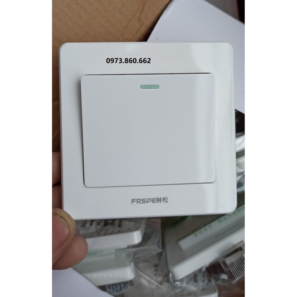 Công tắc đơn 1 chiều mặt vuông kiểu 86