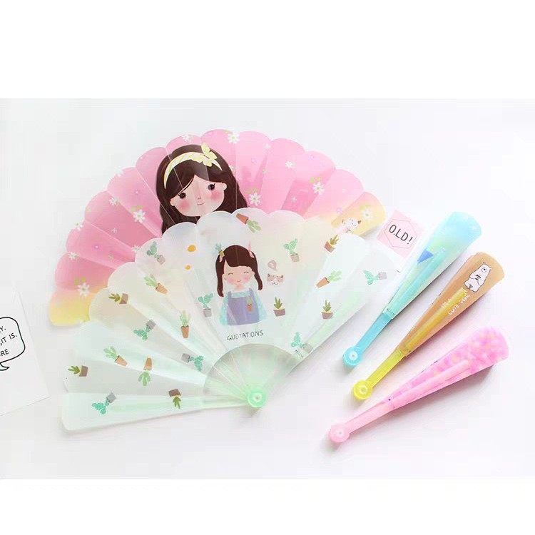 Quạt xếp nhựa cầm tay kiểu dán hoạt hình dễ thương Hàn Quốc | BigBuy360 - bigbuy360.vn