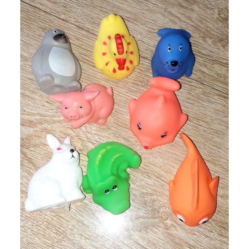 Sét 8 con vật nhỏ chít chít bằng nhựa cho bé chơi