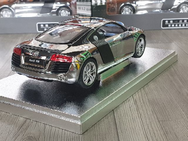 Xe Mô Hình Audi R8 Bóng Gương tỉ lệ 1/24 Welly