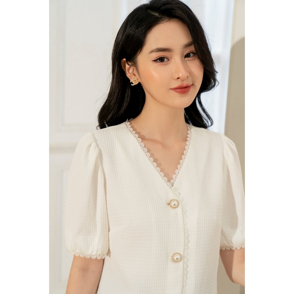 Áo sơ mi cổ tim phối ren chất Tacta hạt đứng form, không nhăn TIINSTORE AHN334