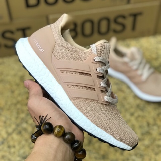 tet (Có sãn )ảnh thật giày Adidas utraboost -fun hộp - giá rẻ NEW .