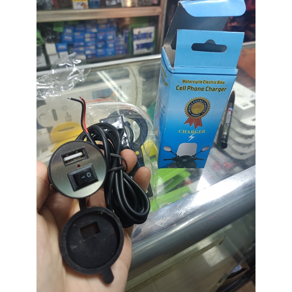 Củ Sạc USB Xe Máy Chống Nước 5V - 2A Có công tắc