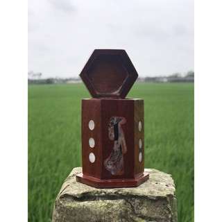 Lọ đựng tăm gỗ hương khảm thiếu nữ đành cho những bữa cơm gia đình Việt Nam