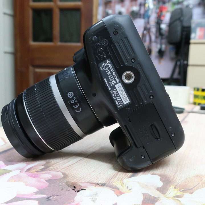 Máy ảnh Canon kiss X50 (1100D) kèm lens kit 18-55 đầy đủ phụ kiện