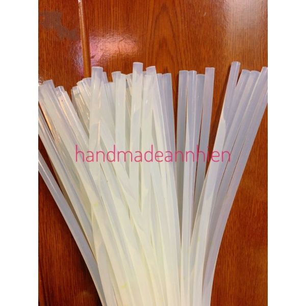 1 cây keo nến nhỏ 26.5 x 0.7cm / Keo silicon