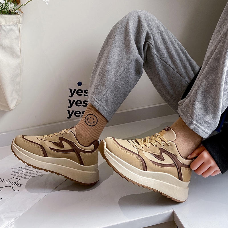 Giày Thể Thao Nữ Độn Đế Viền Nâu