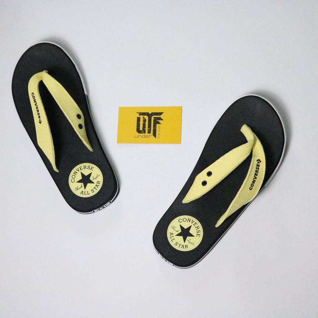 Dép Converse đen quai vàng xỏ ngón