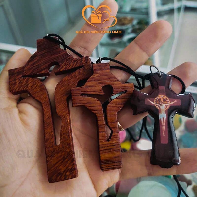 Vòng cổ mặt Thánh Giá bằng gỗ nhiều kích thước