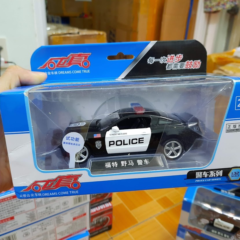 Mô hình xe tô cảnh sát đồ chơi trẻ em bằng sắt Ford Mustang GT có đèn và âm thanh tỉ lệ 1:32