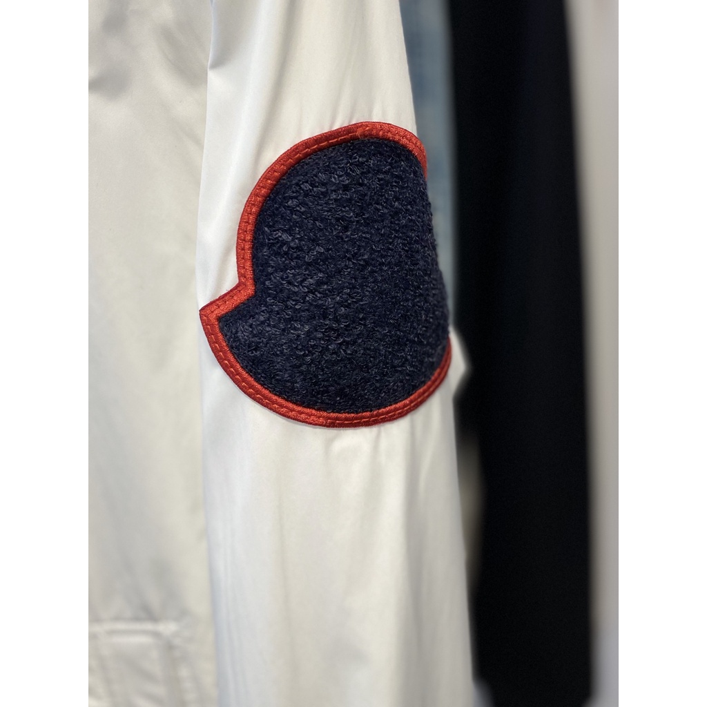 Áo khoác bomber nam thời trang Moncler kiểu dáng, màu sắc trẻ trung