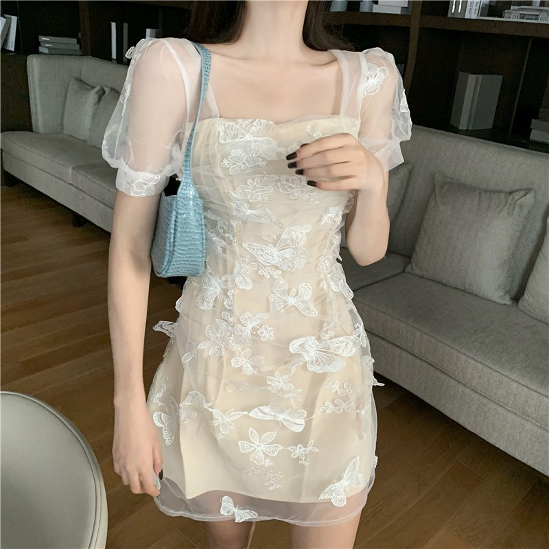 M104 - Váy lưới Ulzzang cổ vuông tay cúp thêu hoa đính bướm nổi (2 màu)