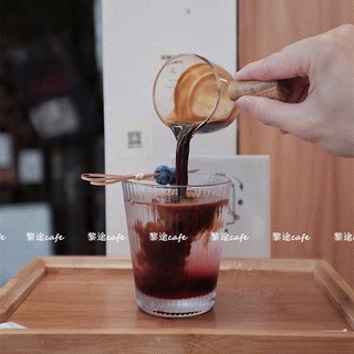 Cốc thuỷ tinh sọc dọc