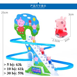 Lợn peppa leo núi