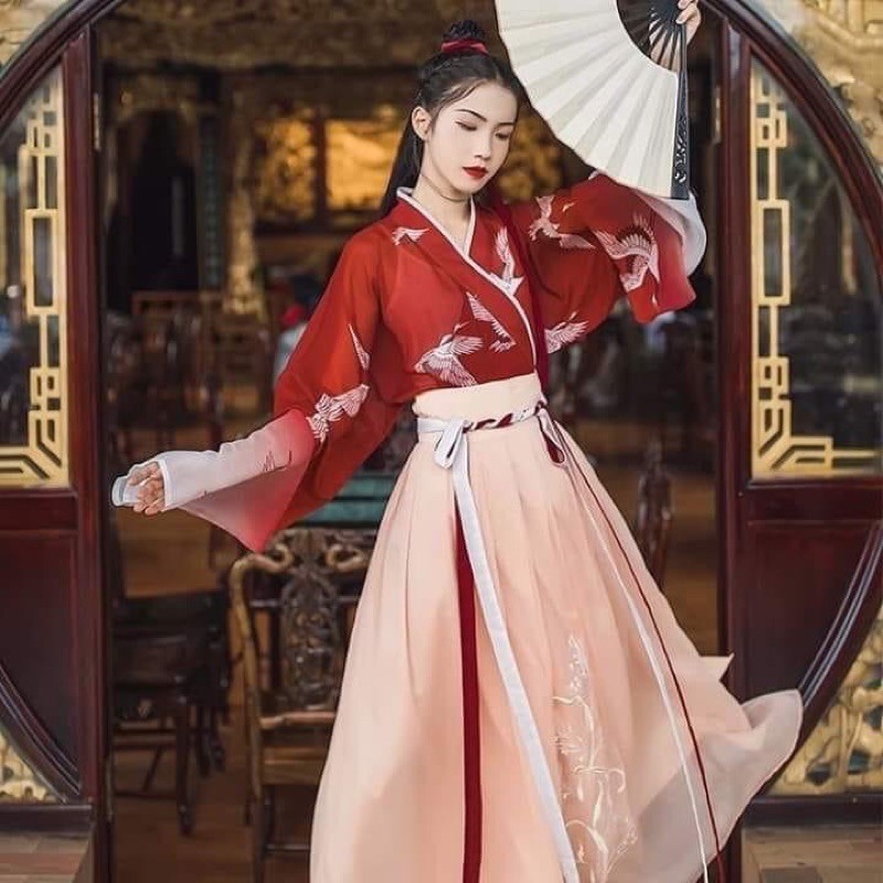 Hán phục nhất điểm xuân