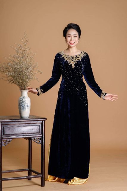 Bộ áo dài nhung hoa văn đẹp