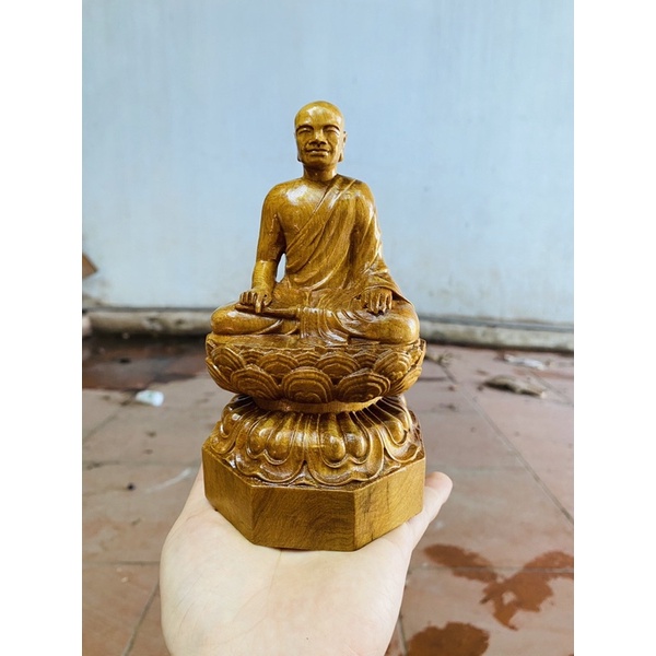 Tượng phật Hoàng Trần Nhân Tông gỗ bách sanh