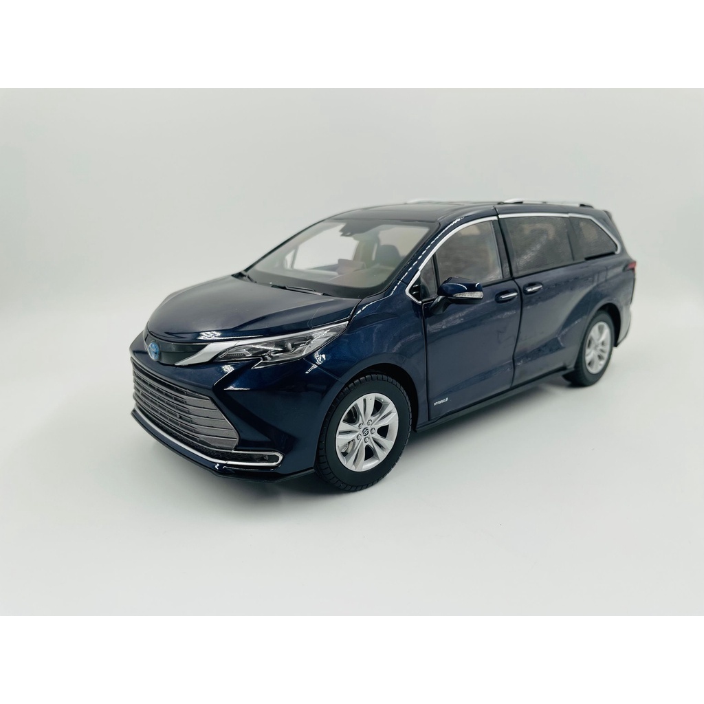 Mô hình xe MPV Toyota Sienna tỉ lệ 1:18