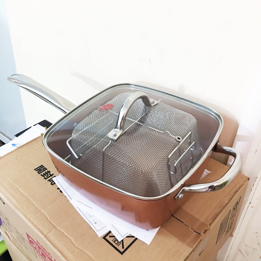 Bộ quánh vuông có nắp kính cường lực, kèm rổ inox cao cấp SUPER CHEF tây cầm chống nóng,Hợp kim tráng men đáy từ 24x24cm