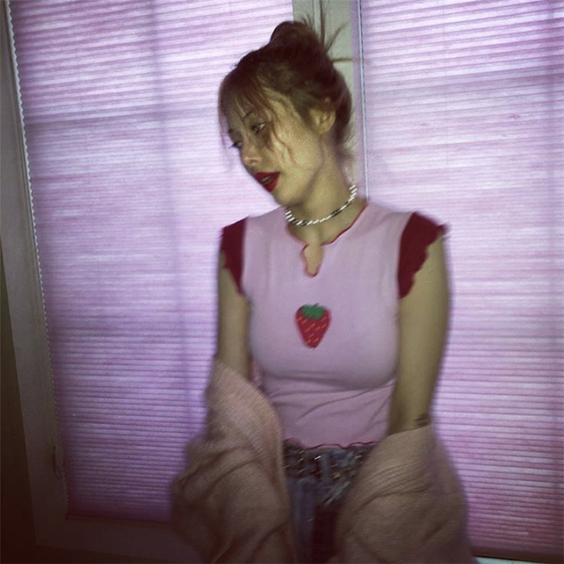 DUNEA Áo Sát Nách Cổ Chữ V Gợn Sóng Hoạ Tiết Dâu Tây Ngọt Ngào 3.3