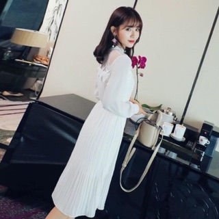 Đầm trắng xếp li