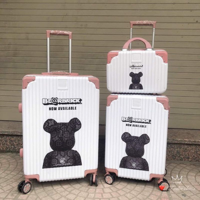 Vali du lịch cartoon Gấu BearBrick