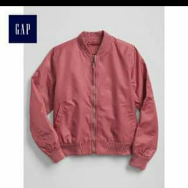 Áo khoác bomber GAP xuất dư cho nam ,nữ.có 2 màu,hồng và đen chất vải dù.size M (50_55)kg, size L (55_60).sz XL(60_65)kg