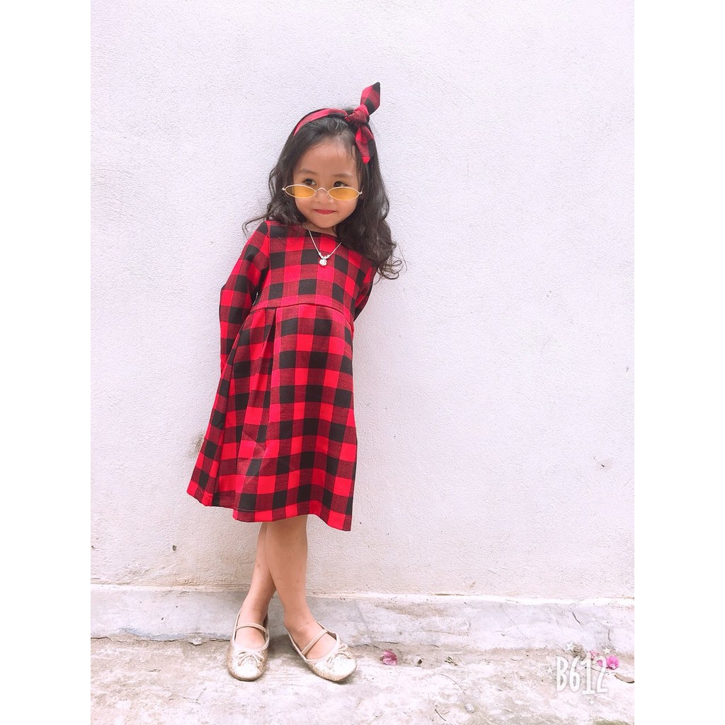 Váy kẻ caro màu đỏ kèm cài tóc dành cho bé gái 10-20 kg- thanh lý