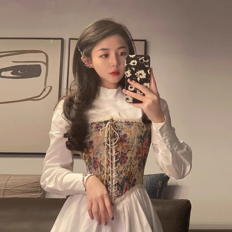 [SẮP VỀ-Có vid+ảnh thật] Set đầm trắng tay dài+ áo corset Victorian hoạ tiết cổ điển vintage | BigBuy360 - bigbuy360.vn
