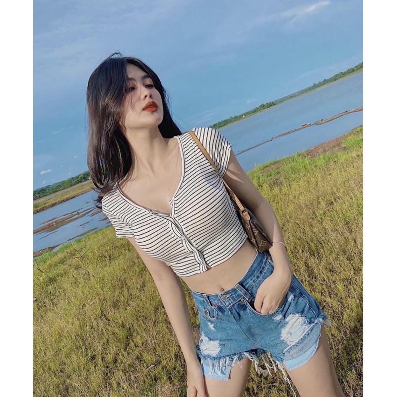 Croptop Tay Ngắn Nút Bấm Ngực [ảnh thật