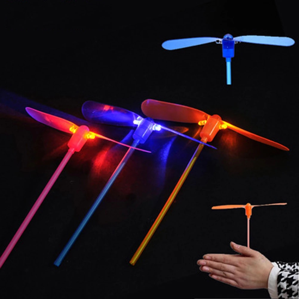 1 Cánh Quạt Tre Có Đèn Led Màu Sắc Ngẫu Nhiên Cho Bé
