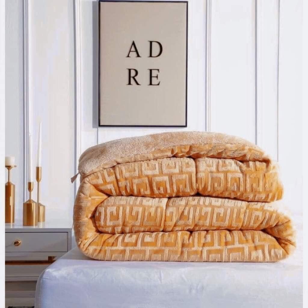 Chăn Cừu Chữ Vạn Hàng Loại 1 Cao Cấp Dày 3 Lớp Siêu Ấm 3 ,2 kg 2mx2m2