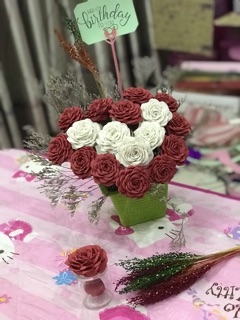 Giỏ hoa giấy nhún trái tim