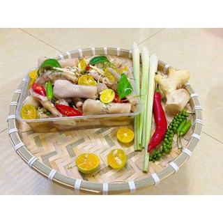 Chân gà rút xương xoài non sốt thái