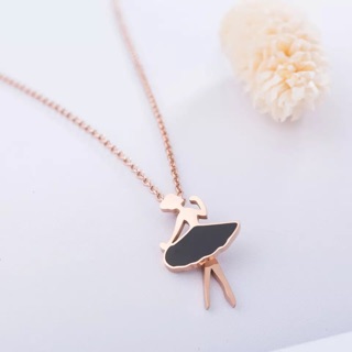 Dây chuyền búp bê váy đen
