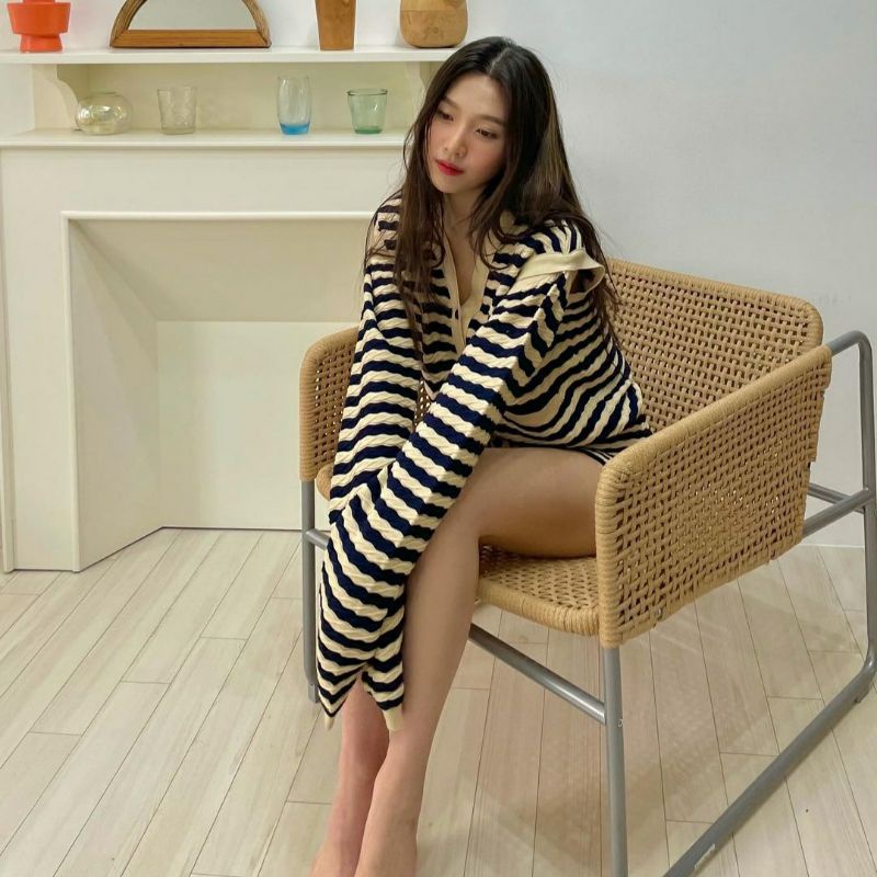 Áo cardigan kẻ đen trắng tay rời giống Joy Red Velvet và Jennie BLACKPINK