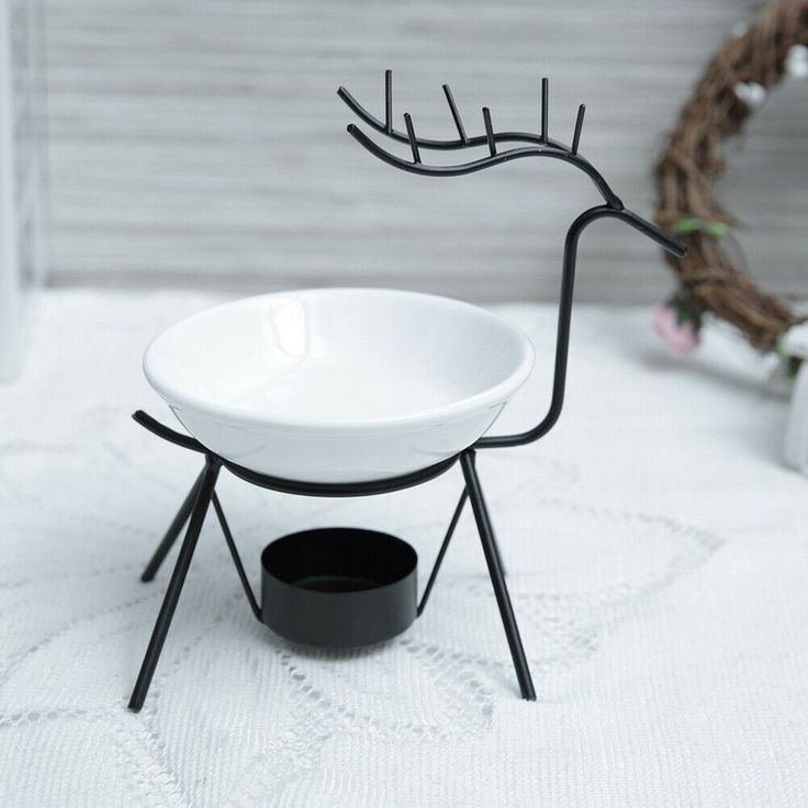 Đèn xông tinh dầu chân sắt đen hình con hươu hiện đại đốt bằng nến tealight - Better Life