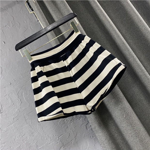 Striped casual shorts, women's hot pants, 2021 new summer clothes, loose waist, wide legs, A-shaped sports pants.