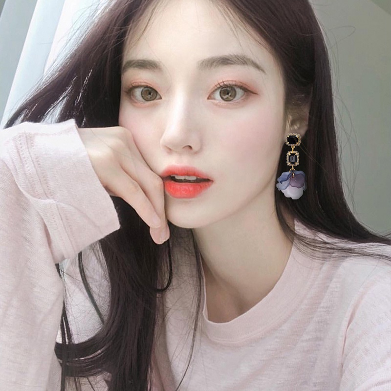 Khuyên tai mặt hình cánh hoa đính viên pha lê đen nhân tạo phong cách Pháp retro thời trang