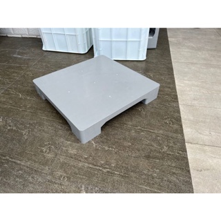 Pallet nhựa bít 60x60x10cm