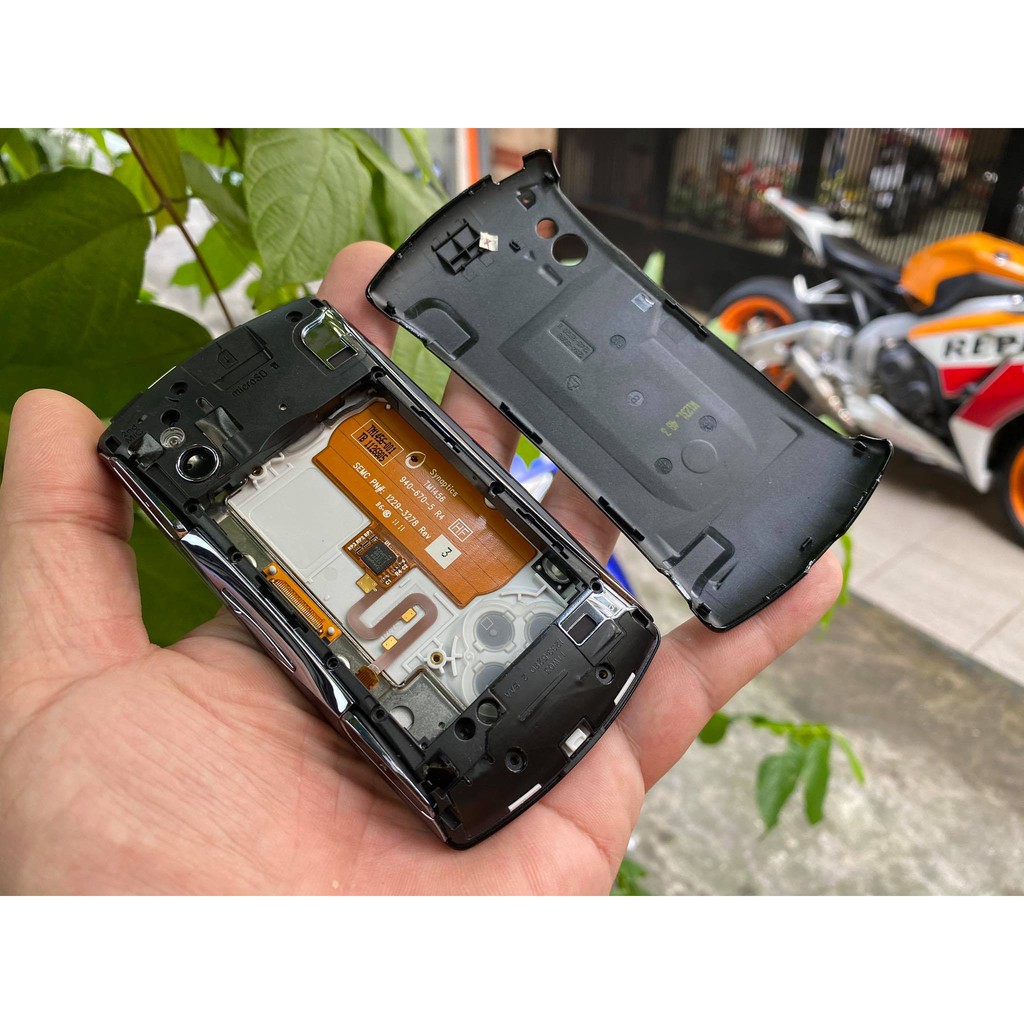 Vỏ Sony Ericsson Play R800i nguyên bộ chính hãng
