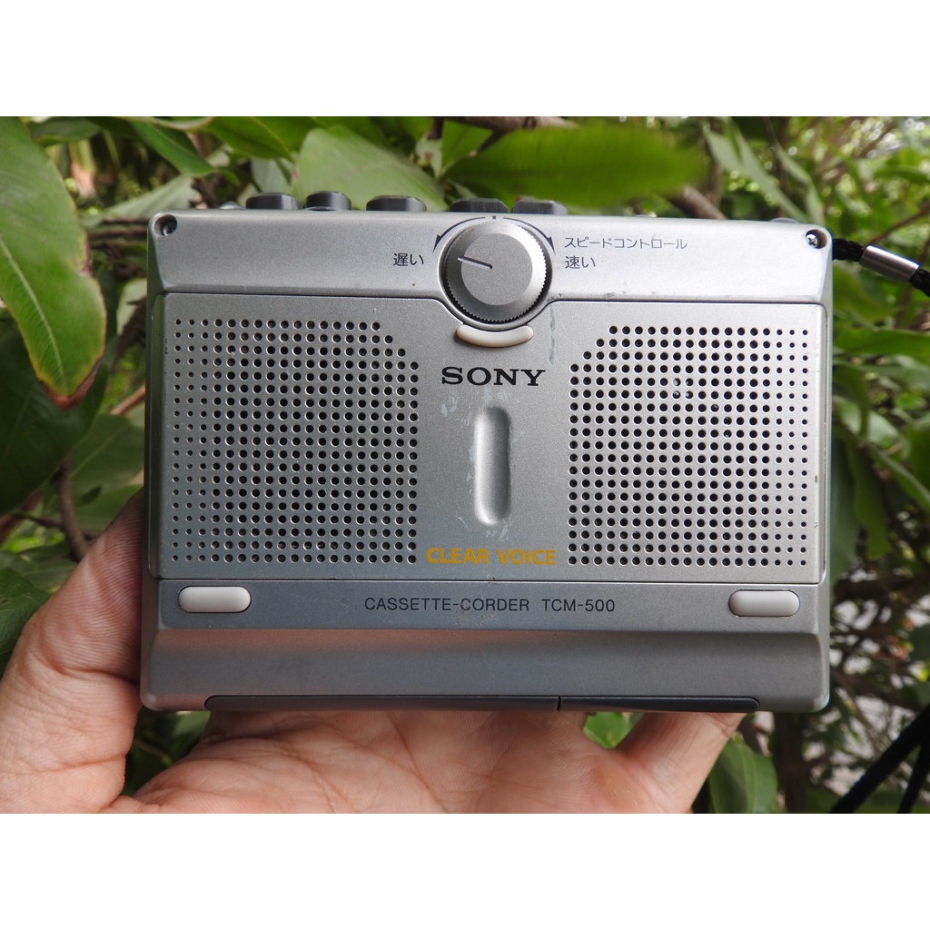 Máy nghe nhạc Cassette Sony TCM-500 có 2 loa ngoài phát băng 2 chiều cửa băng bằng kim loại máy đẹp sáng