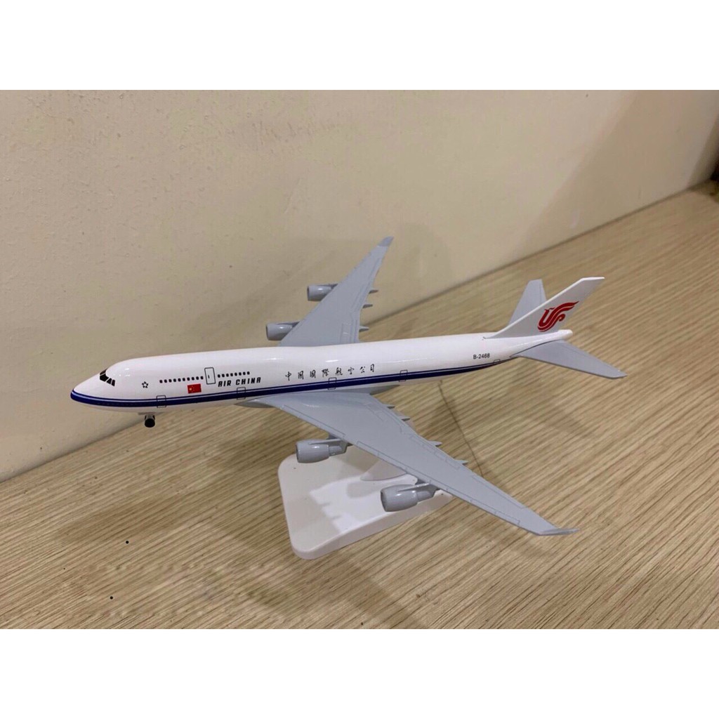 Mô hình máy bay Boeing 777 Air China 20cm có bánh xe