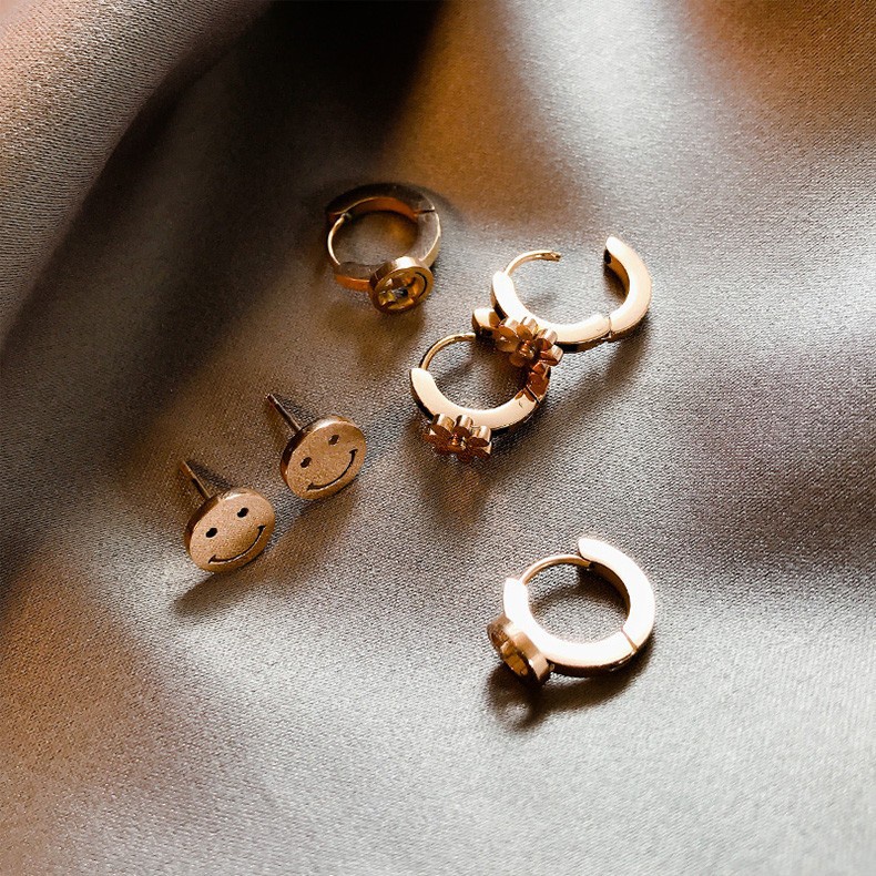 Bộ Ba Chiếc Bông Tai Mạ Vàng Hồng 18K Hình Cỏ Bốn Lá Mặt Cười Thời Trang