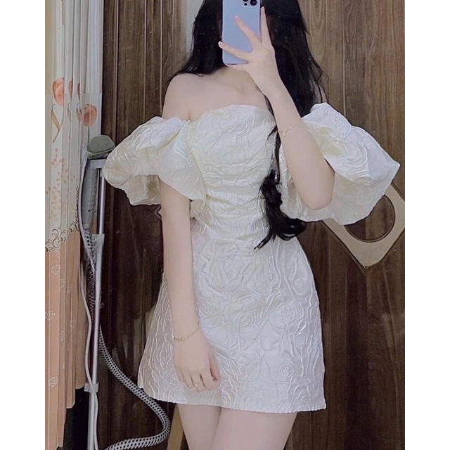 Đầm hồng gấm trễ vai tay tiên