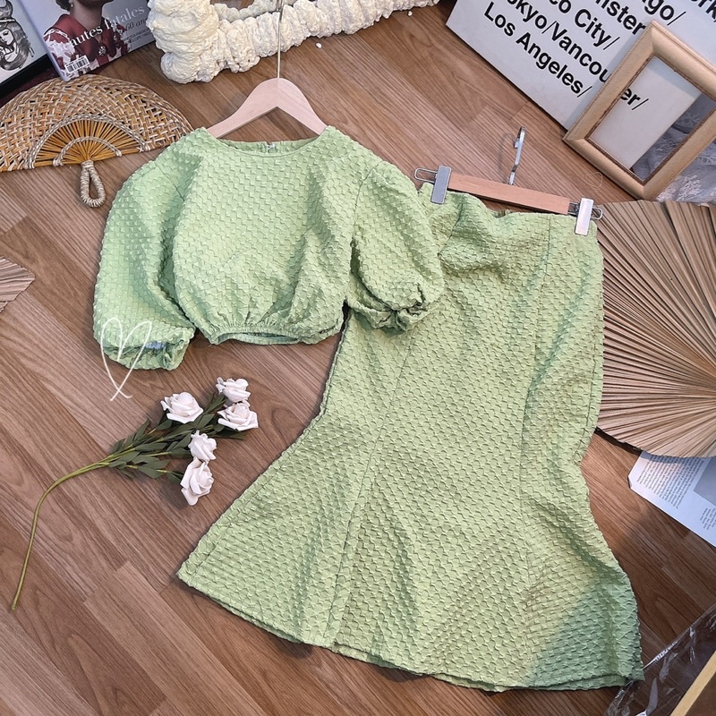 Set áo croptop bo eo cổ tròn tay lỡ kèm chân váy maxi đuôi cá xanh lá