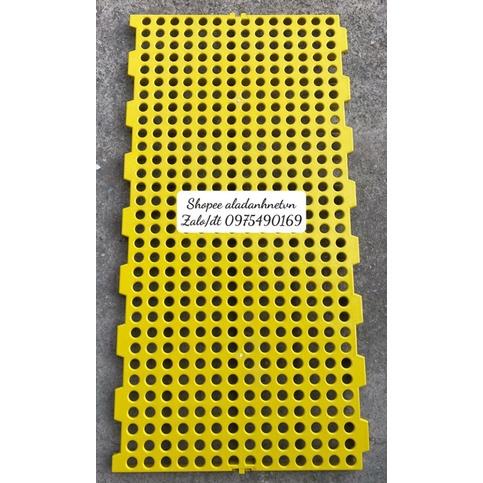 Tấm lót sàn chuồng dê, heo, chó,vịt, gà,... kích thước 100x50x3cm loại lỗ tròn to đường kính 2cm NHỰA VIỆT NHẬT MALL