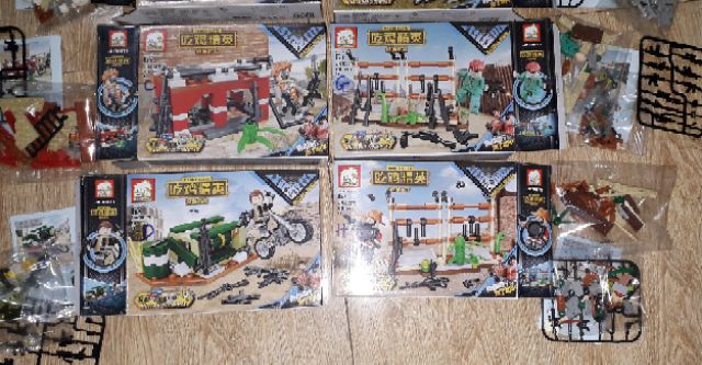 Lắp ráp 1 hộp LegoPubg 70079 có trên 100 chi tiết bằng nhựa ABS