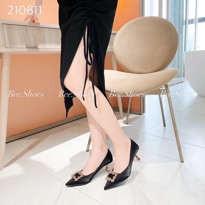BEESHOES - GIÀY CAO GÓT BEESHOES KHUY ĐÁ VUÔNG SIÊU  XINH SẴN MÀU ĐEN,KEM 210611