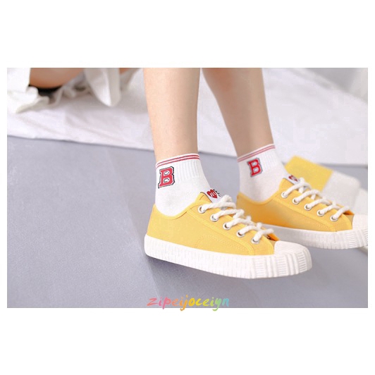 Vớ trắng in họa tiết chữ cái thời trang dành cho nữ